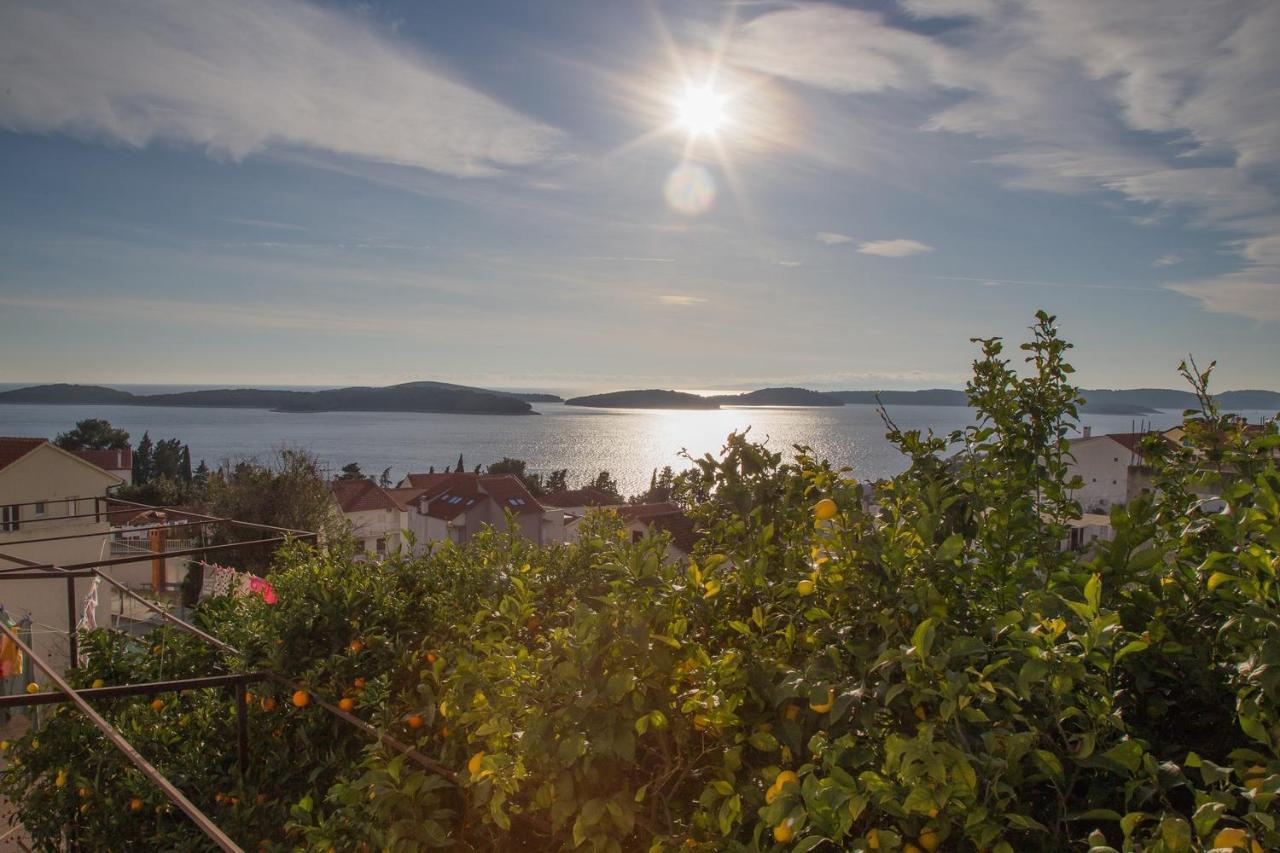Apartments Biba Hvar ฮวาร์ ภายนอก รูปภาพ