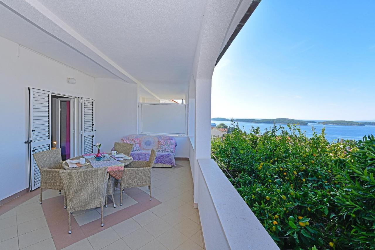 Apartments Biba Hvar ฮวาร์ ภายนอก รูปภาพ