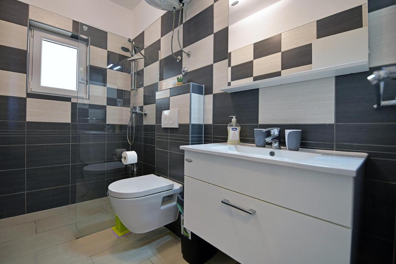 Apartments Biba Hvar ฮวาร์ ภายนอก รูปภาพ