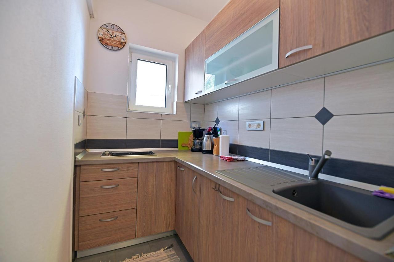 Apartments Biba Hvar ฮวาร์ ภายนอก รูปภาพ