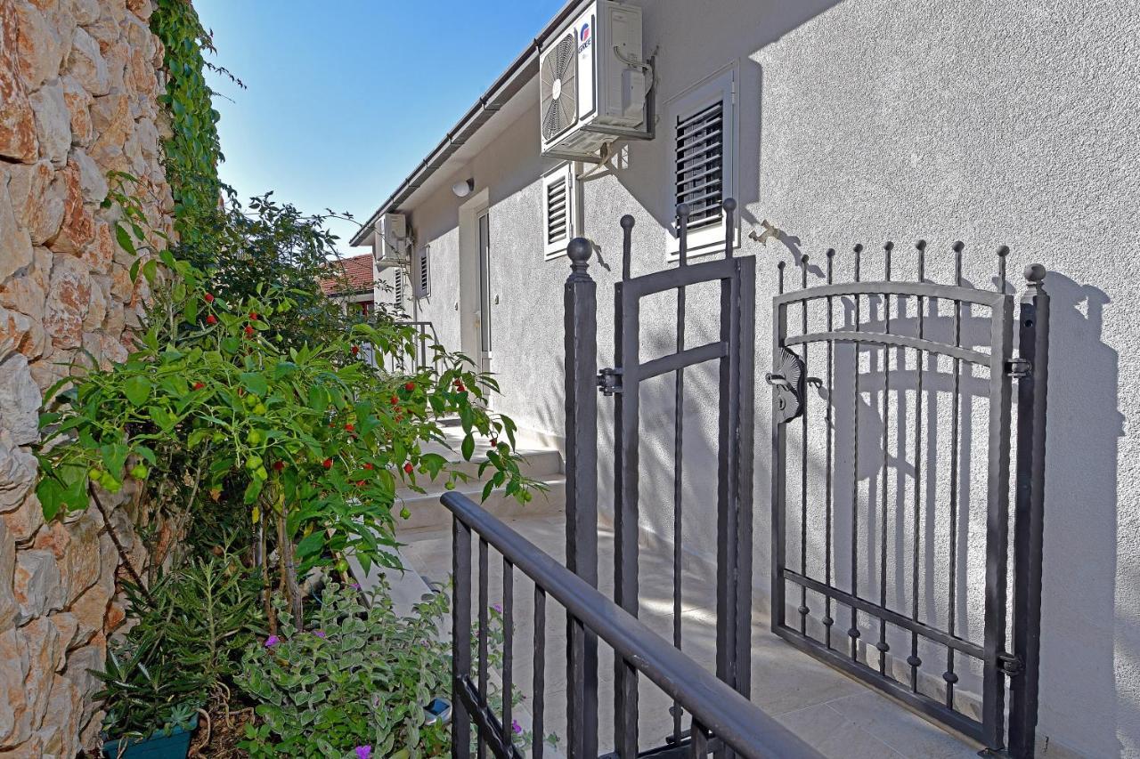 Apartments Biba Hvar ฮวาร์ ภายนอก รูปภาพ