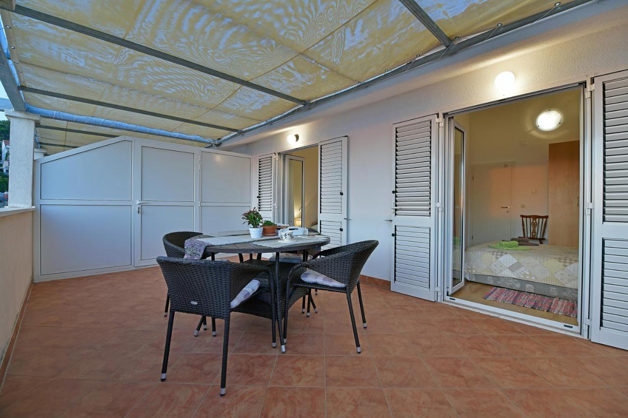 Apartments Biba Hvar ฮวาร์ ภายนอก รูปภาพ