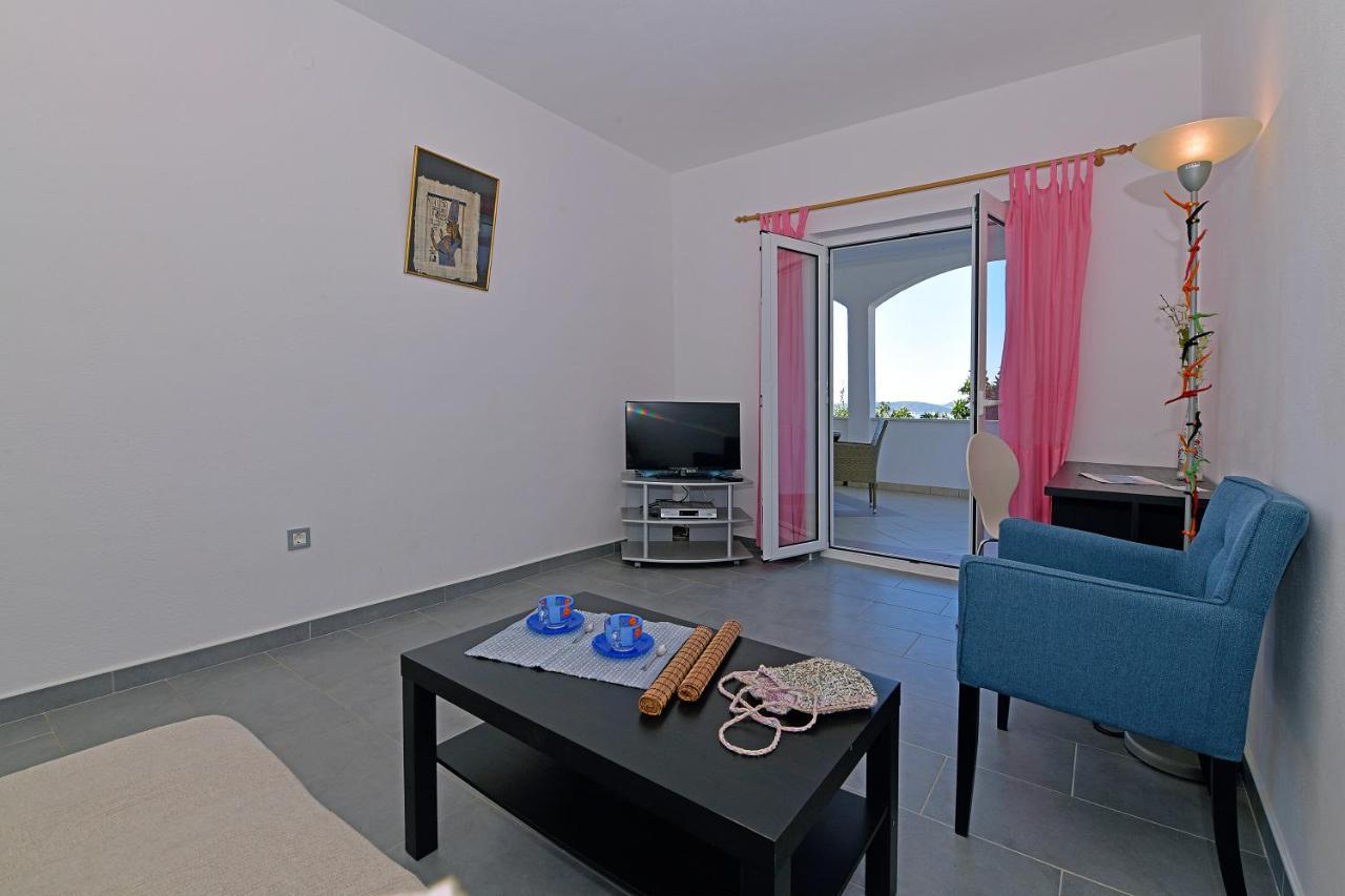 Apartments Biba Hvar ฮวาร์ ภายนอก รูปภาพ